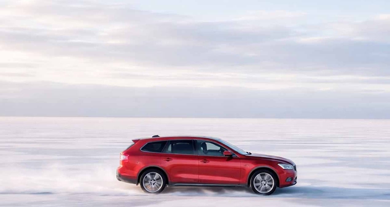 Estonya'da Donmuş Deniz Üzerinde Güvenli Buz Yolu Oluşturuldu