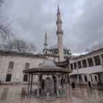 Eyüp Sultan Camii: Osmanlı Sultalarının Kılıç Kuşanma Törenlerinin Tarihi Mekanı