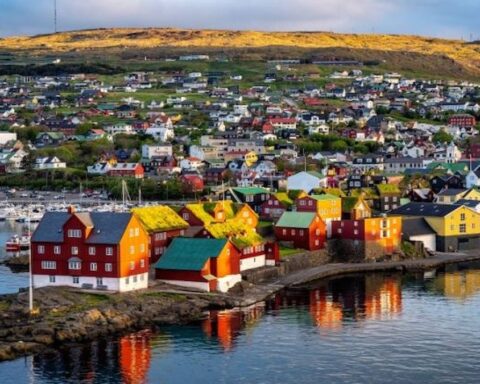 Faroe Adaları, Küresel Güvenlik Tehditleri Nedeniyle Özerklik Görüşmelerini Askıya Aldı