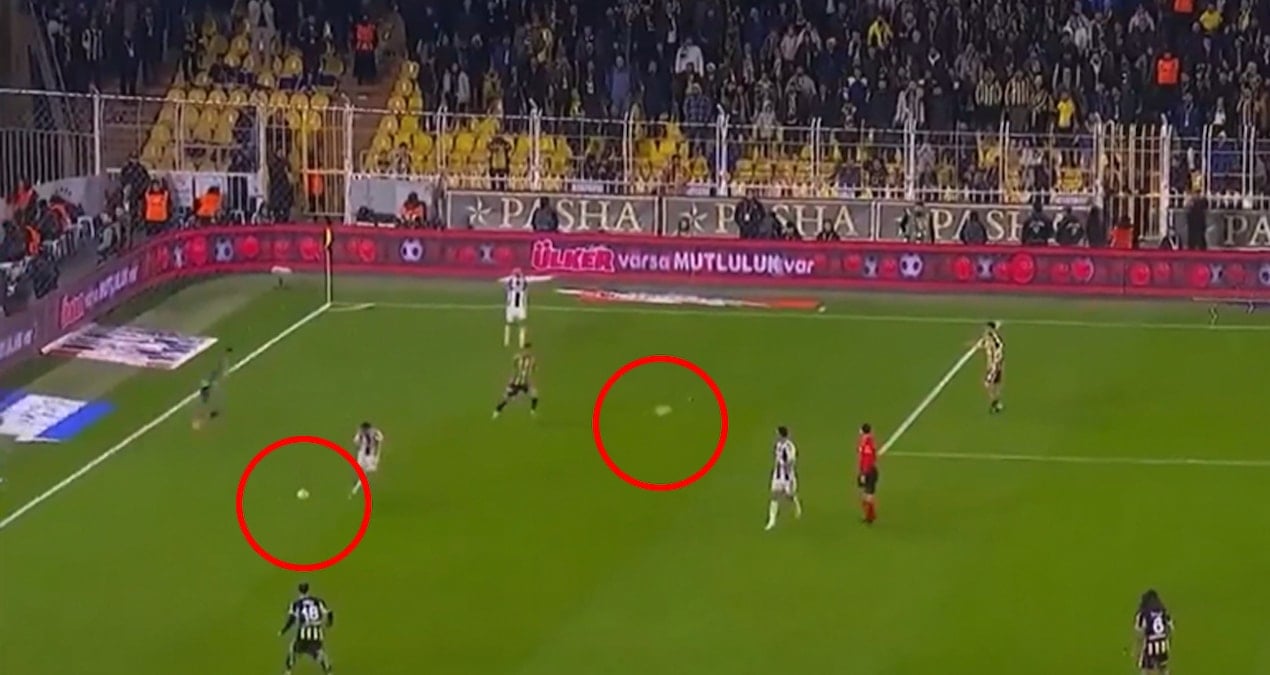 Fenerbahçe-Kasımpaşa Maçında İki Topla Oynanan Olay Dikkat Çekti