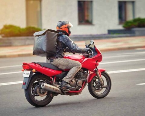 Finlandiya'da İşgücü Krizi: 20.000 Kişi Kurye Olmak İçin Bekliyor