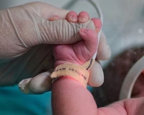 Fransa, Düşen Doğum Oranları İçin 29 Yaşındaki Vatandaşlara Bilgilendirme Mektubu Gönderecek