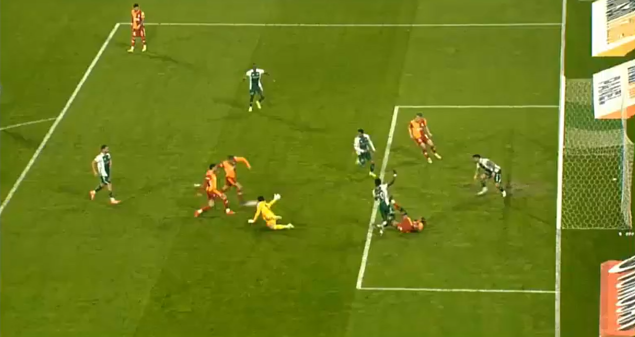 Galatasaray'dan Hakem Eleştirisi: İptal edilen gol skandal olarak değerlendirildi