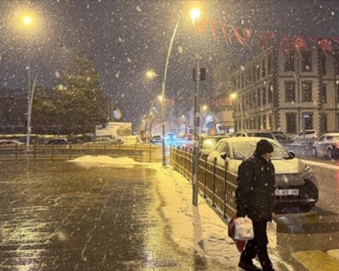 Göksun'da Kar Yağışı Nedeniyle Eğitime Ara Verildi