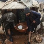 İdlib'deki Şiddetli Yağışlar 10 Mülteci Kampını Sular Altında Bıraktı