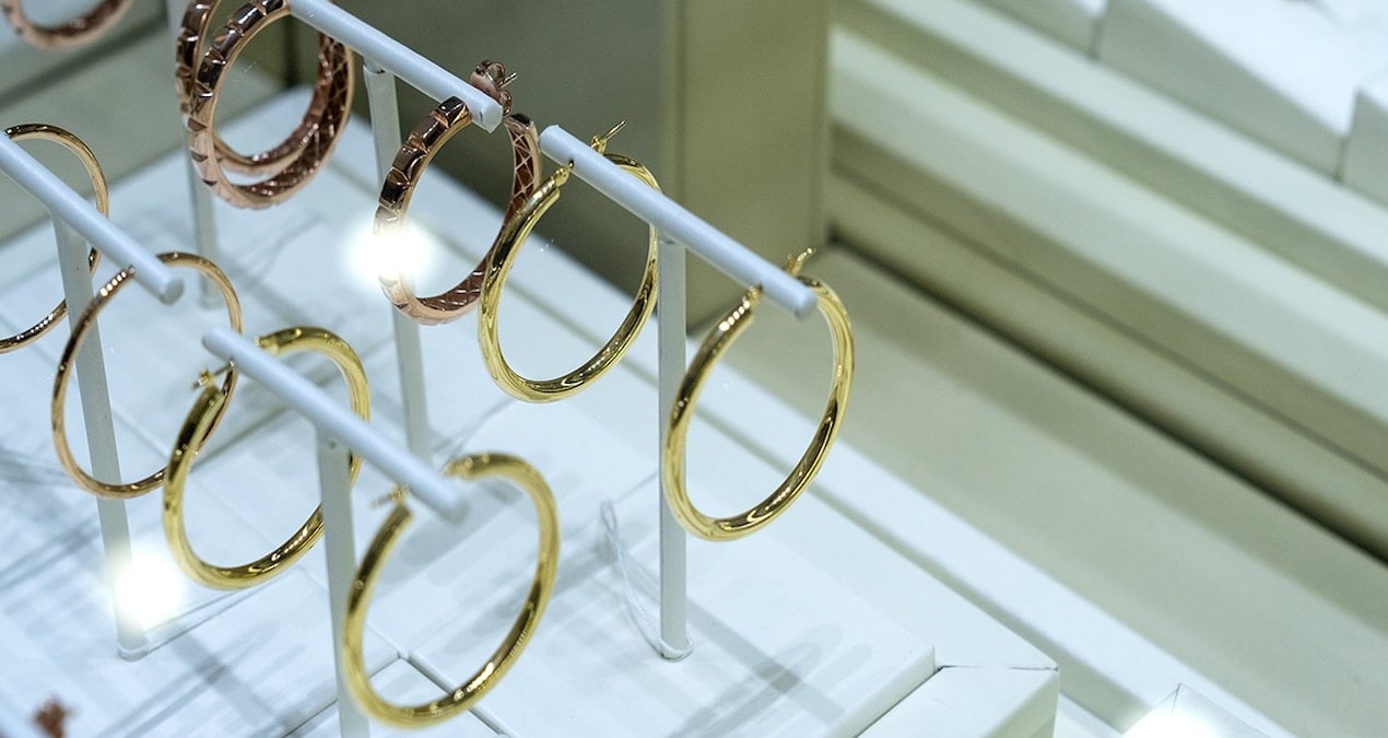 İkinci el küpe satellite Christian Dior’un markası mı?
