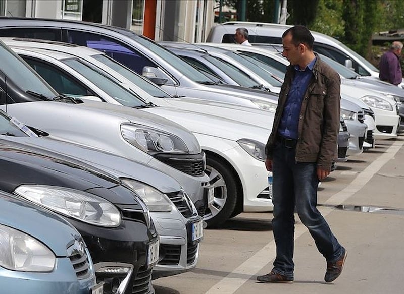 İkinci el otomobil piyasasında talep ve fiyatlarda düşüş sürüyor