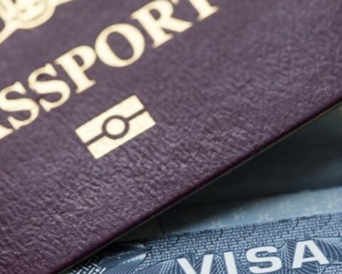 İngiltere, Çifte Vatandaşlardan Pasaport Talep Etmeye Başlıyor