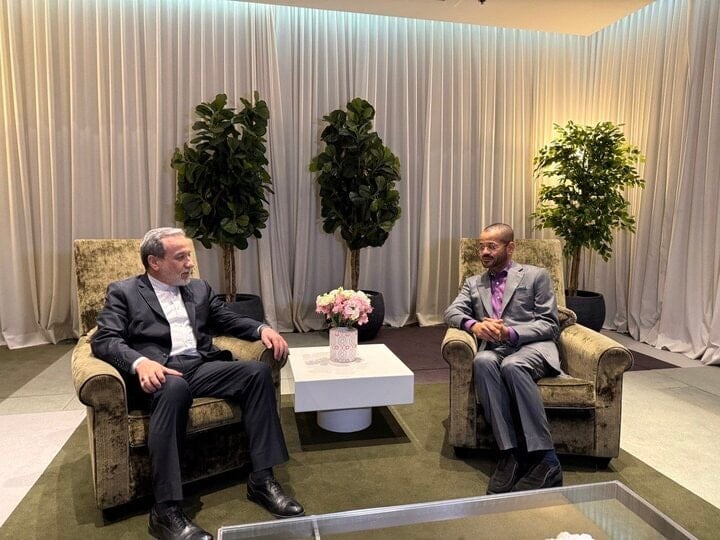 İran ve ABD Arasındaki Nükleer Görüşmeler Cenevre'de Başladı