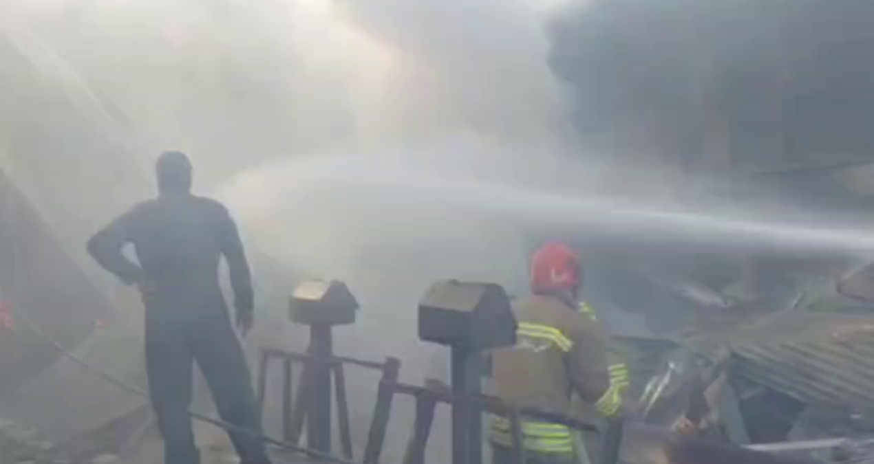 İran'da Askeri Helikopter Meyve-Sebze Pazarına Düştü, Dört Kişi Hayatını Kaybetti