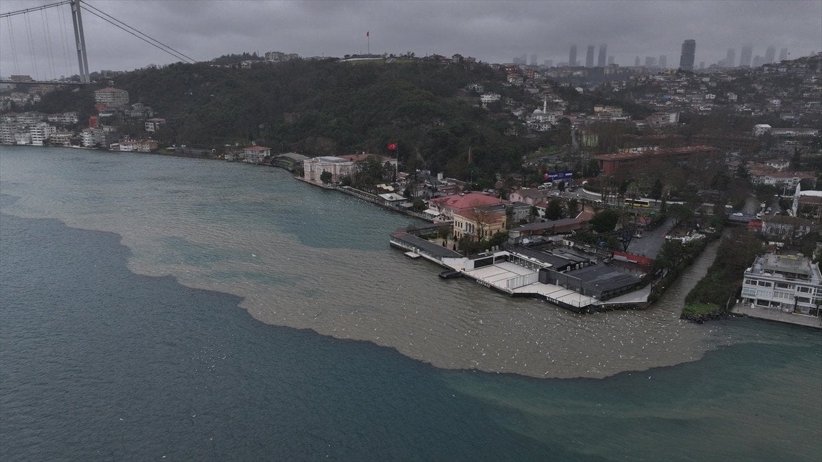 İstanbul Boğazı'na Yağmurla Çamurlu Su Aktı