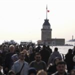 İstanbul'da 23 Dereceyi Gören Sıcak Havada Sahiller Dolup Taştı