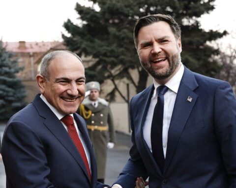 J.D. Vance’in Ermenistan Ziyareti: Paşinyan’ın Destek Sorunları ve Bölgesel Denge Arayışları