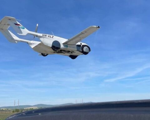 Japonya'da Uçan Araba Test Uçuşuyla Tarih Yazdı