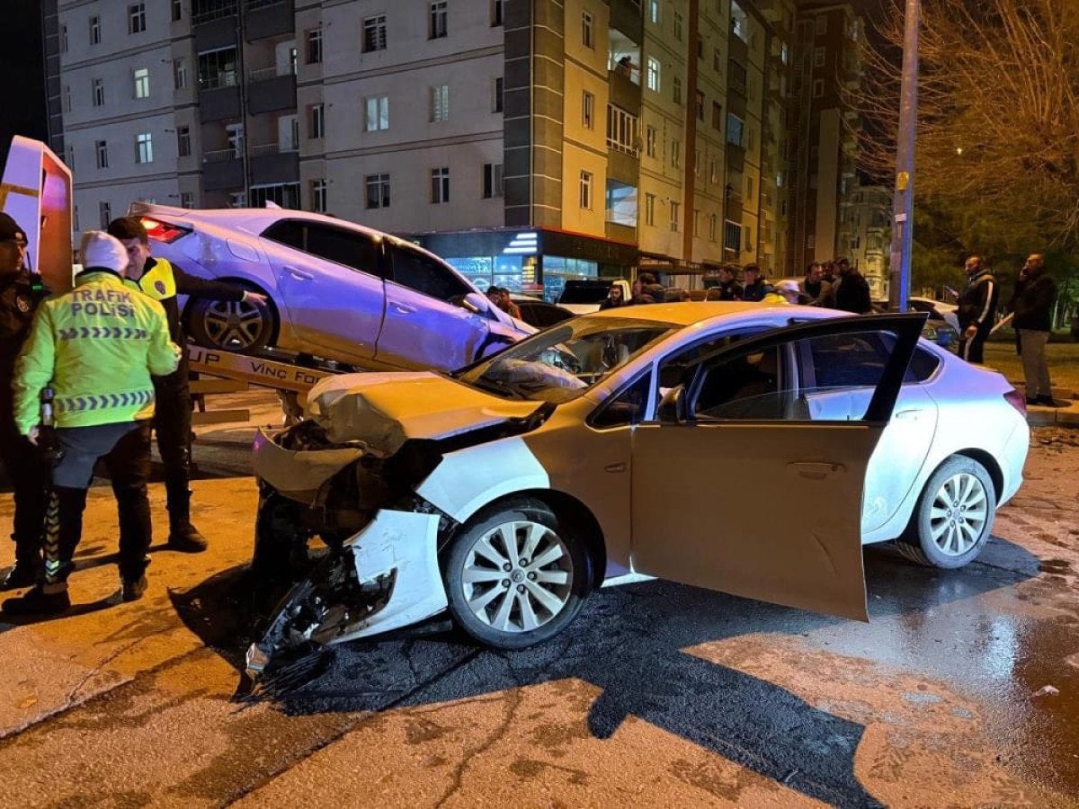 Kayseri'de Kaza Sonrası Sürücü Kaçtı, Yakını Yerine Geçmeye Çalıştı