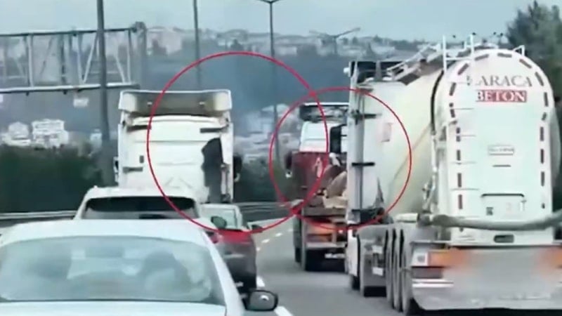 Kocaeli'de Sol Şerit İhlali Yapan Tır Sürücüsüne Ceza Kesildi