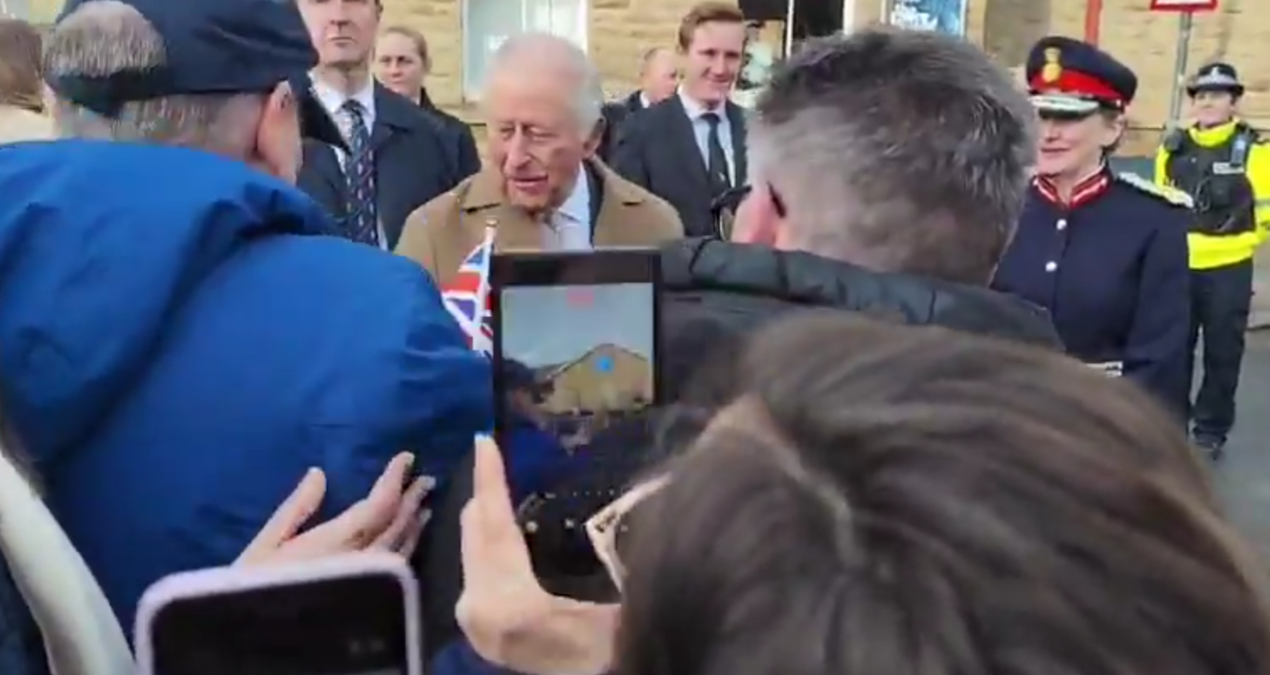 Kral Charles, Kardeşi Andrew'a Tepkilerle Karşılandı