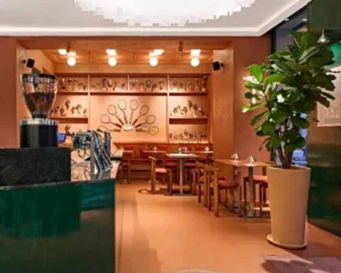 Lacoste, Kafe Açarak Yaşam Tarzı Markası Olma Hedefi Güjdeliyor