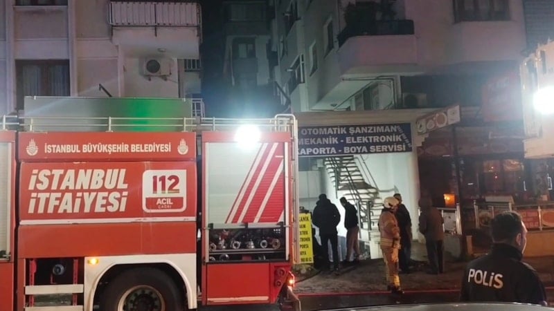Maltepe'de Oto Tamirhanesinde Çıkan Yangın Kontrol Altına Alındı