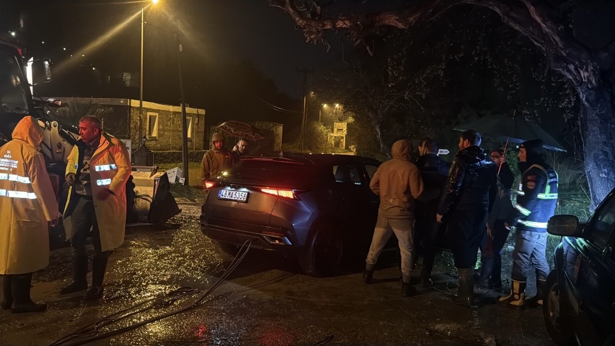 Muğla Bodrum'da sağanak yağış sonucu sel felaketi yaşandı.