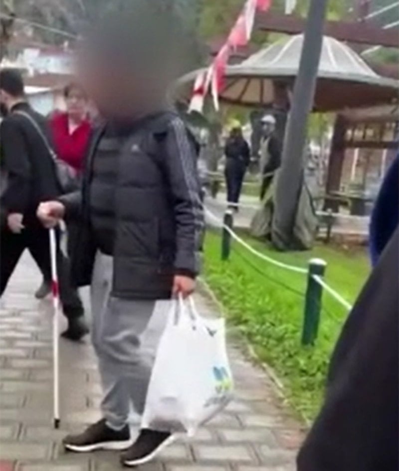 Muğla'da Görme Engelli Rolü Yaparak Dilencilik Yapan Kişi Yakalandı