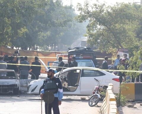 Pakistan'da Polis Karakolu Yakınında Patlama: İki Ölü, Çok Sayıda Yaralı