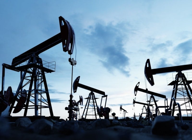 Petrol fiyatları ABD-Iran gerilimi ve Çin talep beklentileriyle dalgalanıyor