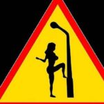 Polonya’da Şaşırtıcı Trafik Tabelası: Güvenlik İçin Yenilikçi Bir Yaklaşım