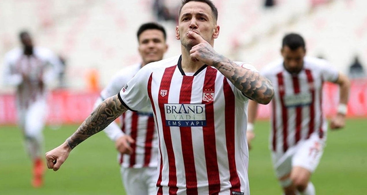 Rey Manaj, Sivasspor’a Dönüşüyle Kulübe olan Bağlılığını Gözler Önüne Serdi