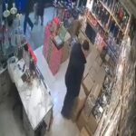 Sakarya'da Asma Tavan Tütüncü Dükkanının Üzerine Düştü, Esnaf Yaralanmadı