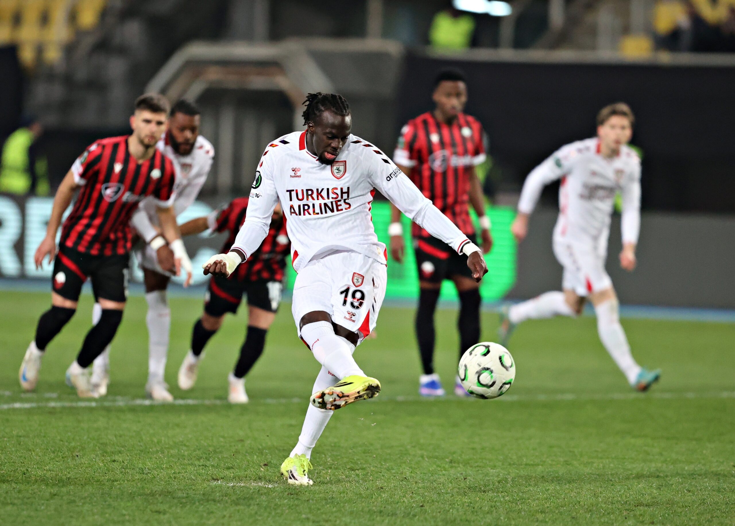 Samsunspor, Shkendija'yı 1-0 yenerek UEFA Konferans Ligi'nde avantaj sağladı