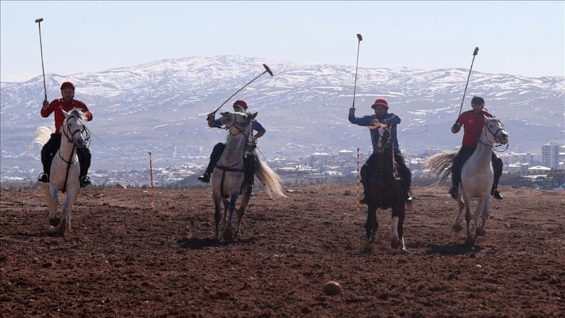 Sivas’ta Tarihi Atlı Oyun Çevgan Yeniden Canlanıyor