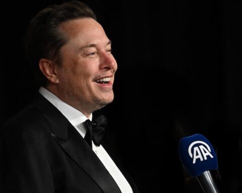 SpaceX, Mars hedefinden vazgeçti; yeni amaç Ay'a iniş