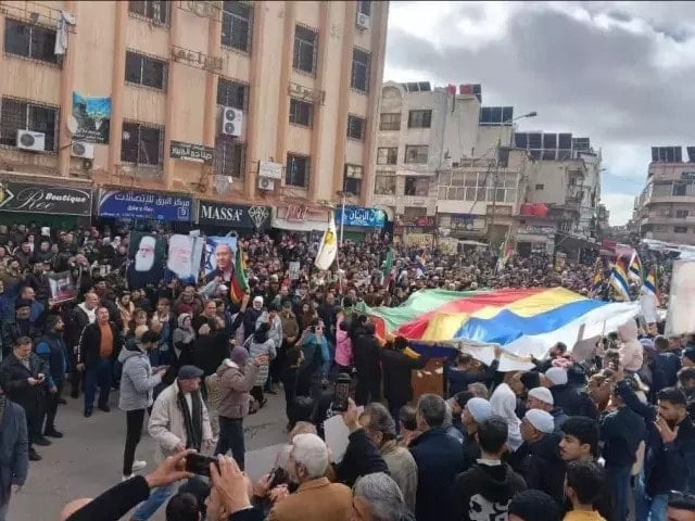 Süveyda’da İsrail Bayrağı ile Protesto: Dürzi Toplumunda Tepkiler Yükseliyor