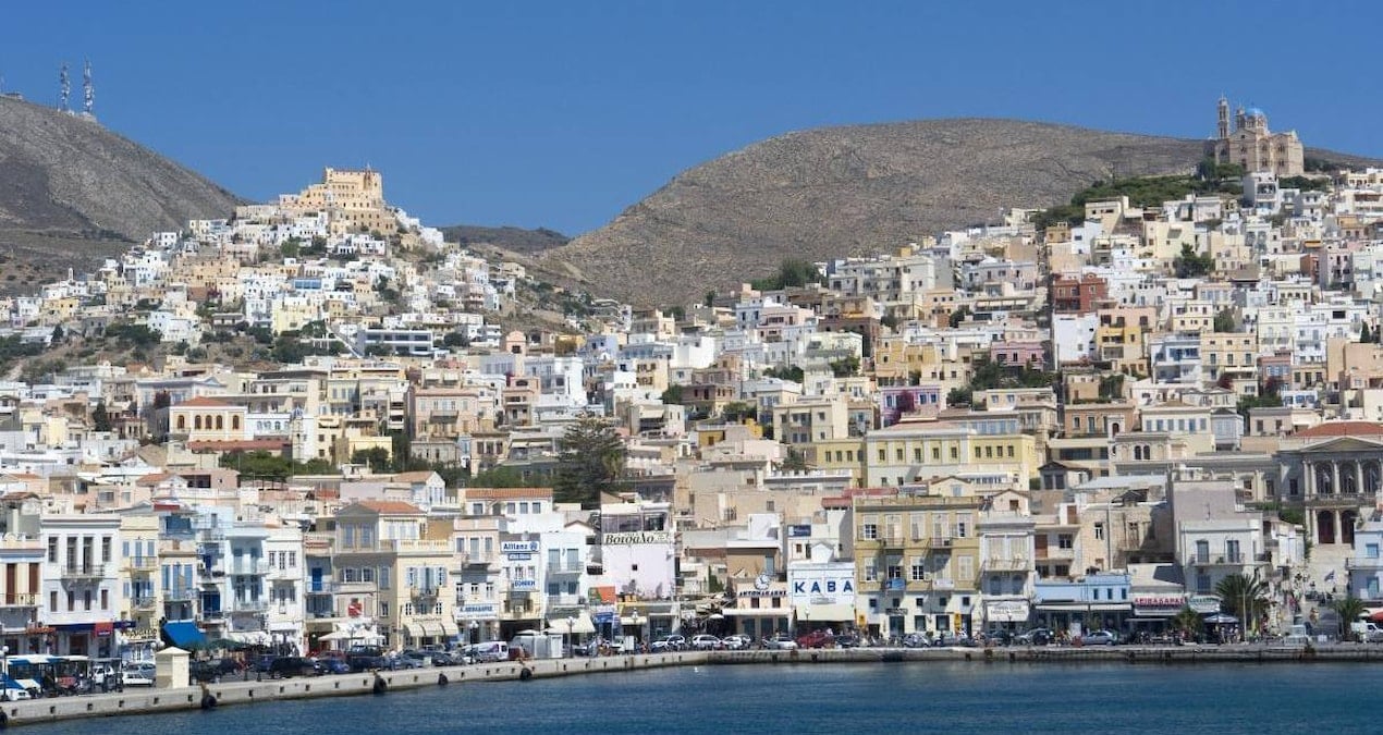 Syros adasında gönüllü hayvan bakımı ile ücretsiz konaklama fırsatı