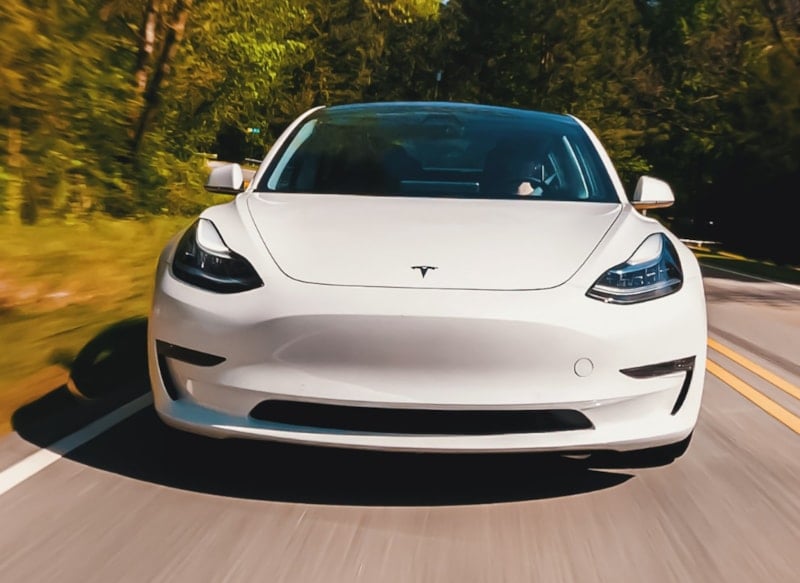 Tesla Model Y'nin Değer Kaybı: Yatırımcılar Kayıplar Yaşarken, Yeni Alıcılar Fırsatlar Elde Ediyor