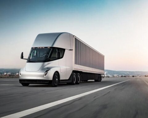 Tesla Semi'nin Üretimi Başlıyor; Elektrikli Kamyonlar Yolda