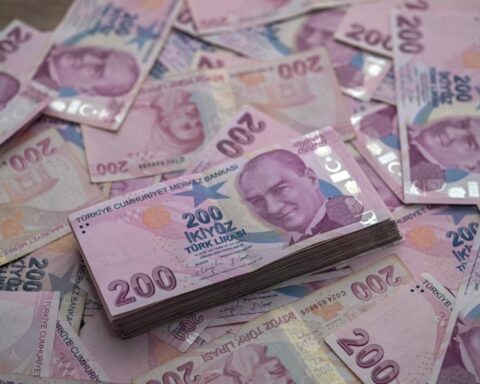 TL mevduatı yükseldi, yatırımcılar güven arıyor
