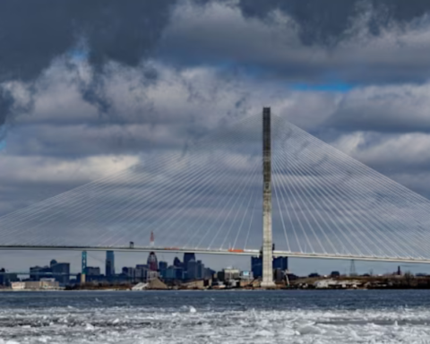 Trump'ın Kanada-AABD Köprüsünü Kapatma Tehdidi Üzerine Bağış İddiaları