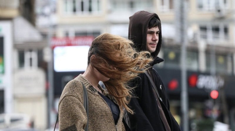 Türkiye'de Şiddetli Rüzgar ve Fırtına Bekleniyor, Sıcaklıklar Mevsim Normallerine Yakın Seyredecek