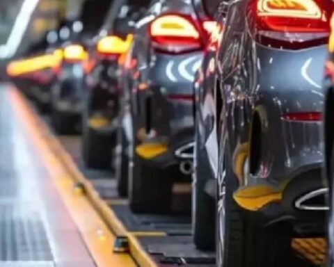 Türkiye'deki Araç Sahiplerine Ruhsat Güncellemeleri İçin Son Tarih Hatırlatması