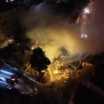 Üsküdar'da metruk bina yangını paniğe yol açtı, polis incelemede bulunuyor