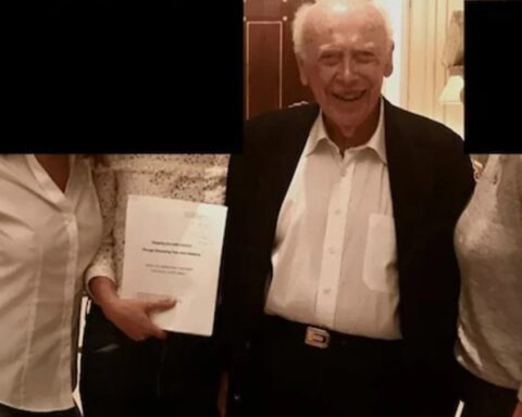 Watson'un Epstein'in Malikanesinde Üç Kadınla Fotoğrafı Ortaya Çıktı