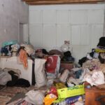 Yozgat'ta 10 ton çöp çıkarılan evde temizlik yapıldı