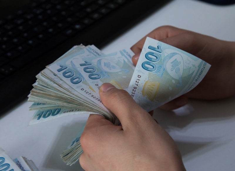 Yüksek Faiz Oranlarıyla Bankaya 2 Milyon TL Yatıranlar Aylık Memur Maaşı Kazanıyor