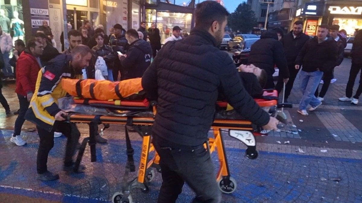 Zonguldak'ta Motokurye, Otomobille Çarpıştığında Yaralandı