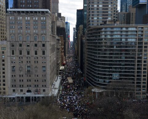 ABD'de "Krallara Hayır" protestolarında Trump karşıtı sesler yükseldi