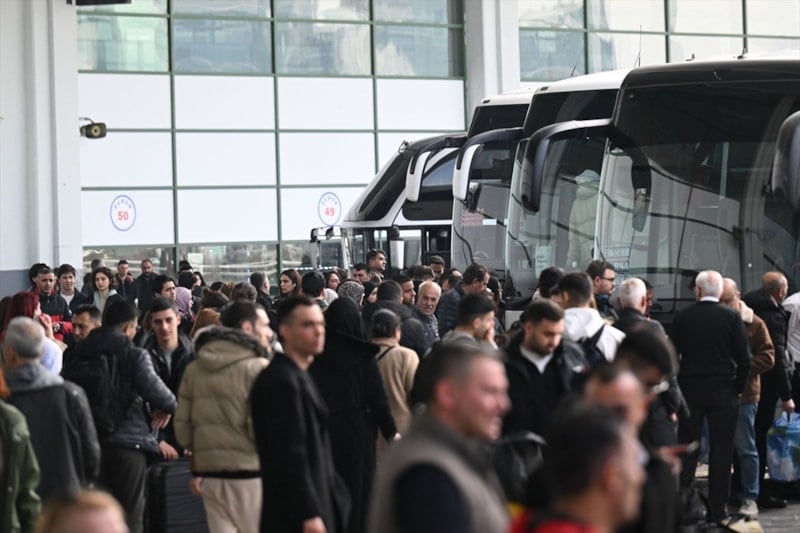 Ankara Terminali'nde Ramazan Bayramı Yoğunluğu: Yola Çıkanlar Sevdikleriyle Buluşmayı Bekliyor
