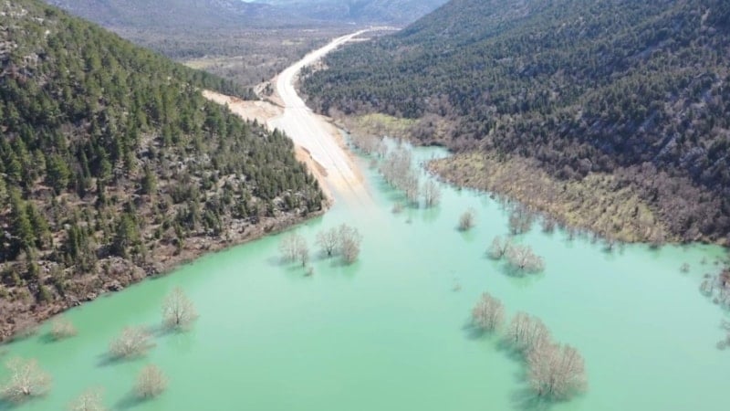Antalya-Konya karayolu şiddetli yağışlar nedeniyle sular altında kaldı