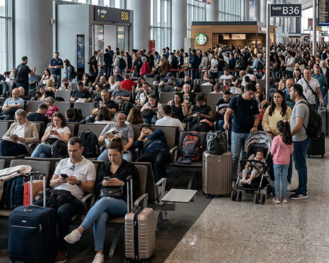 Avustralya, İran vatandaşlarına giriş yasağı getirerek binlerce kişiyi etkiledi